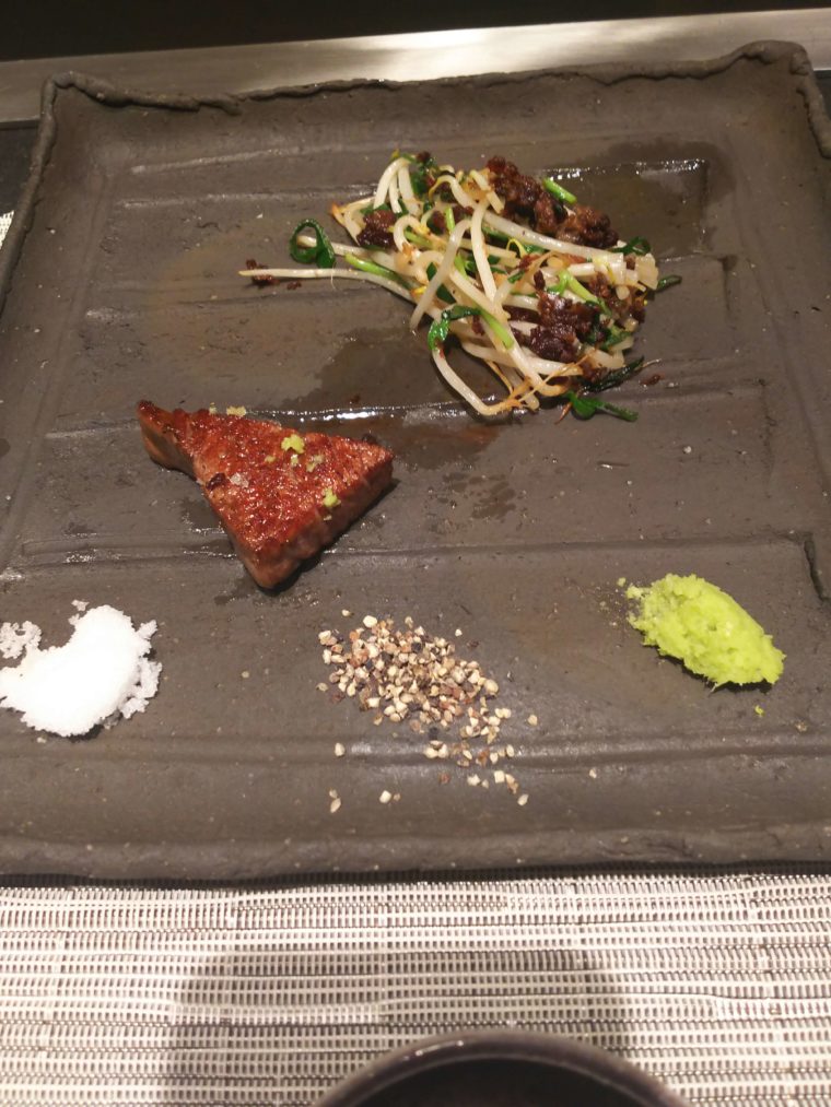 モーリヤ祇園の焼けた肉