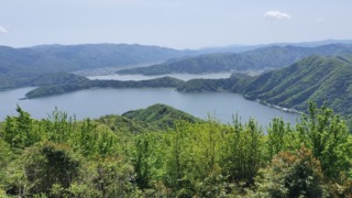 山頂からの三方五湖の眺め