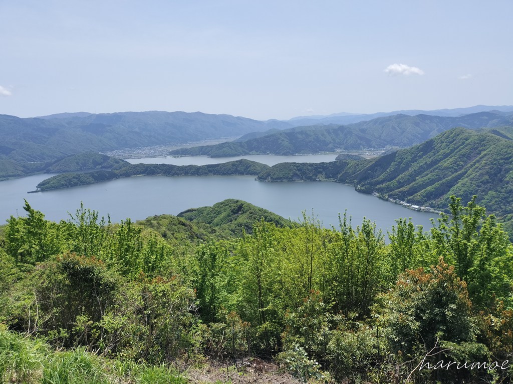山頂からの三方五湖の眺め