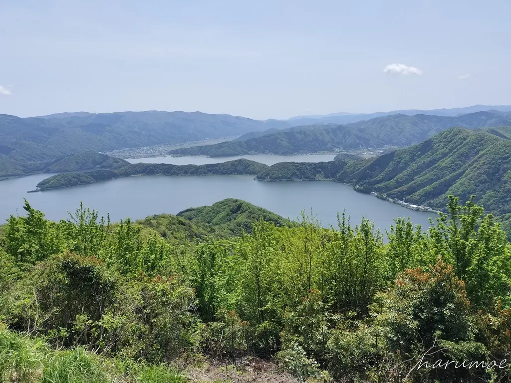 山頂からの三方五湖の眺め