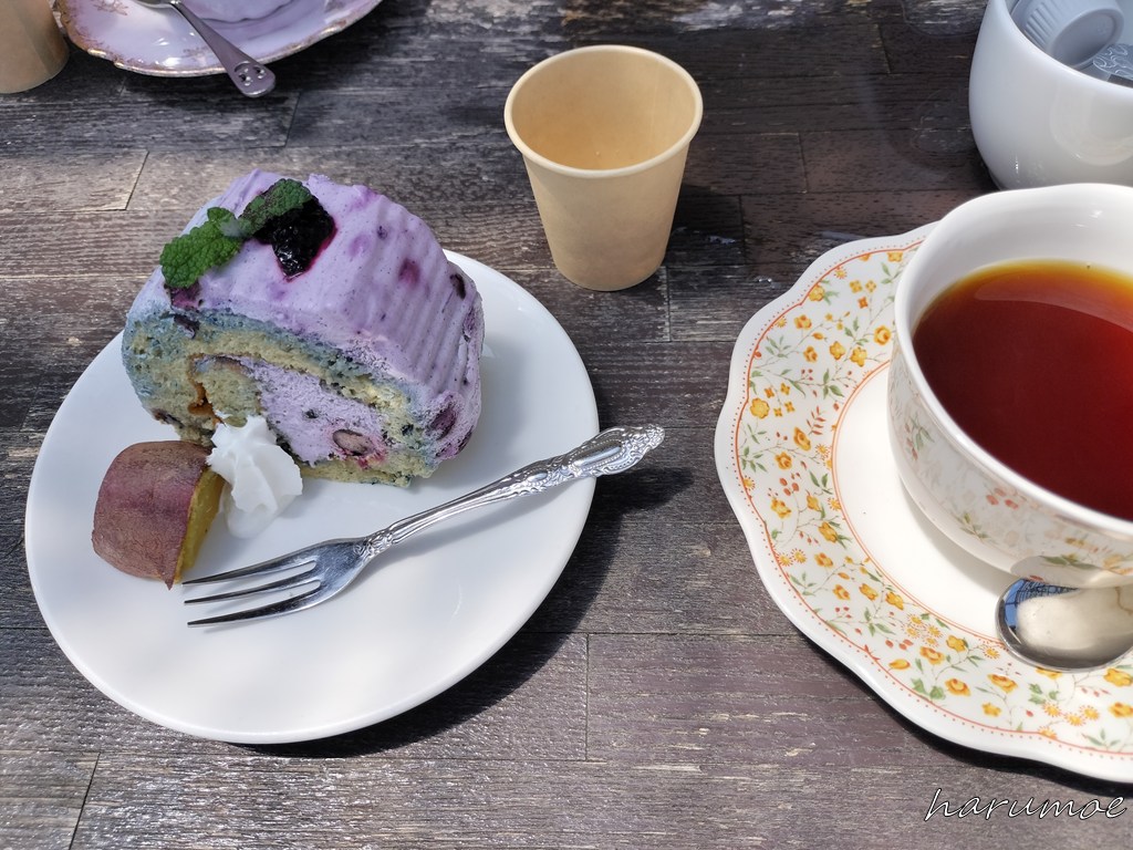 瑞香園ブルーベリーのロールケーキ+紅茶