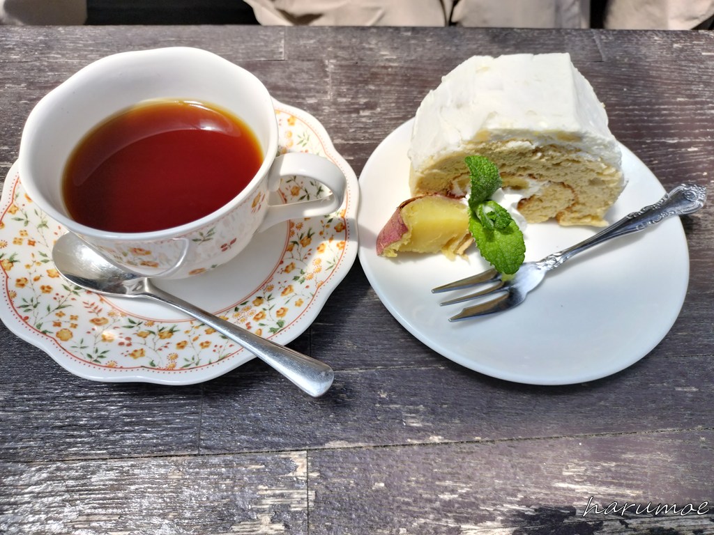 瑞香園の栗のロールケーキ+紅茶