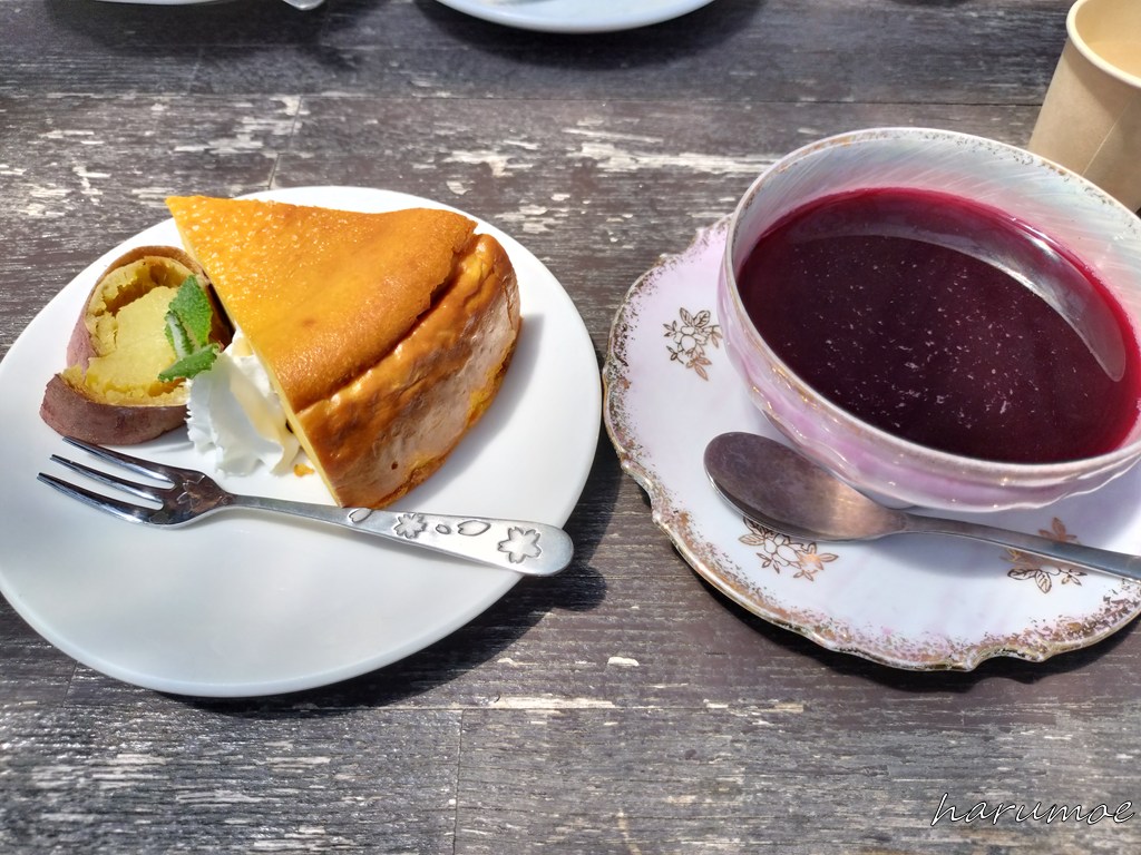 瑞香園かぼちゃのチーズケーキ+ホットのブルーベリジュース