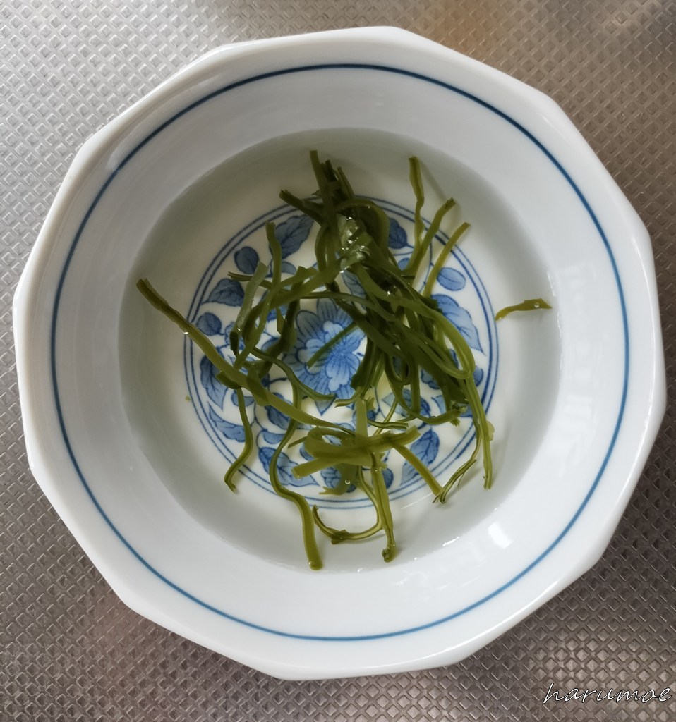 水でもどしたサラダすき昆布